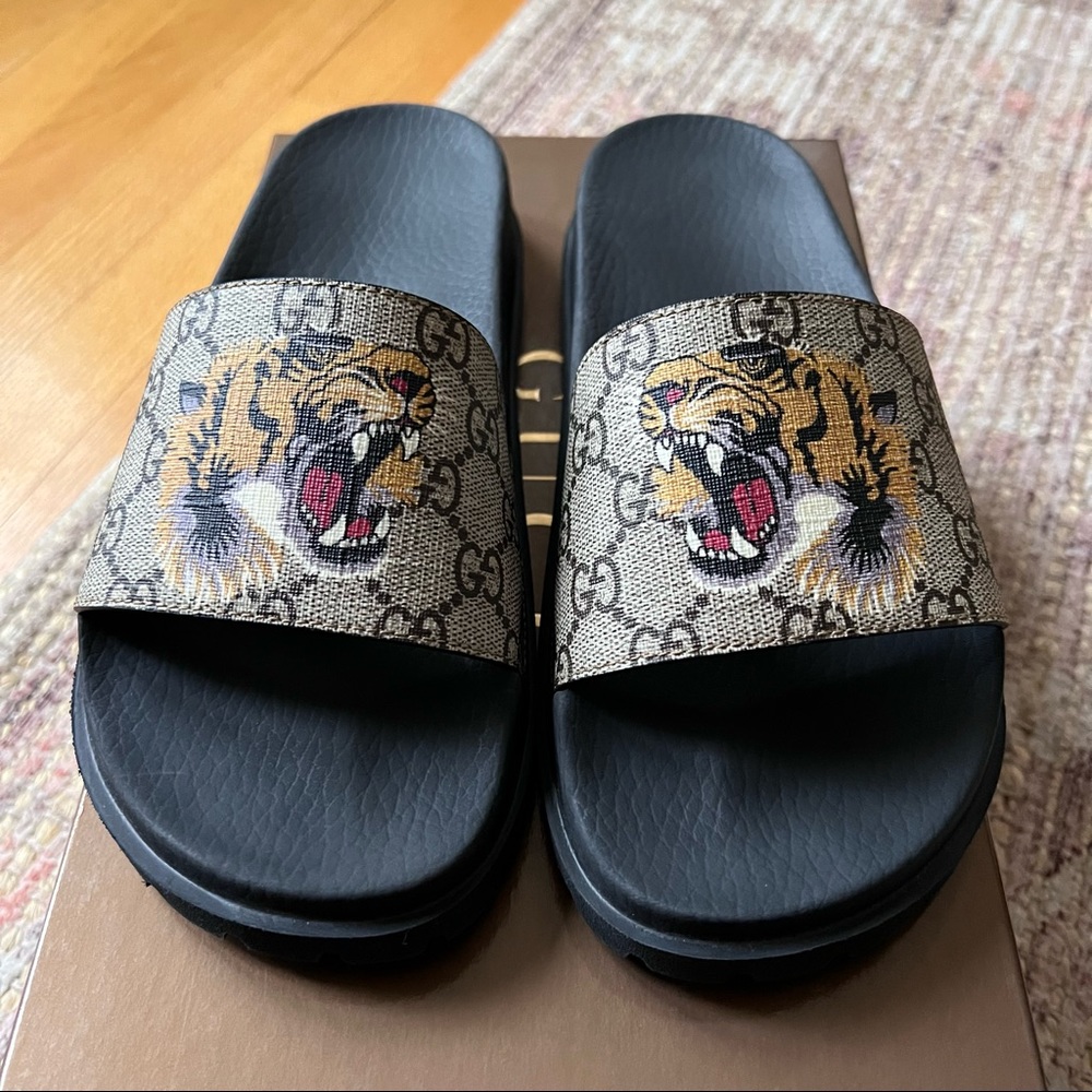 GUCCI GG Supreme Tiger Slide Sandals